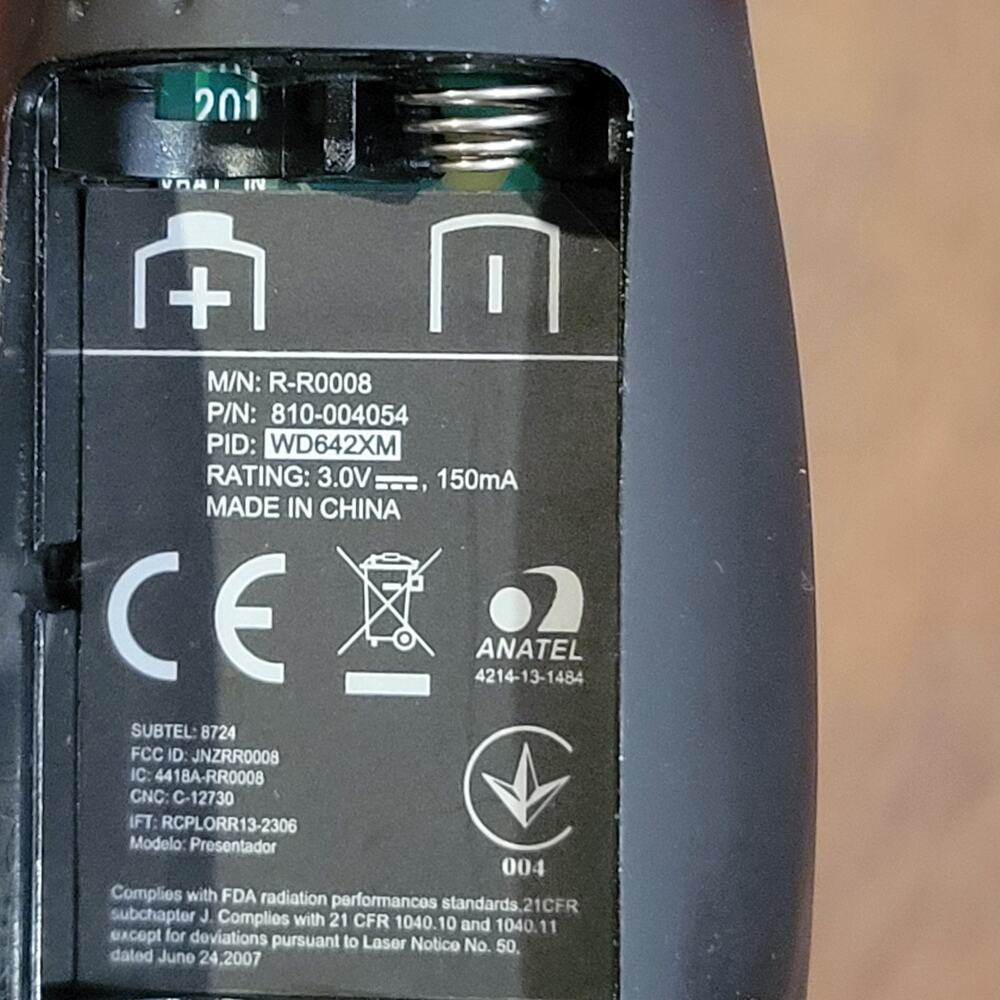 Logitech R400 Remote Wireless Presenter Laser Pointer - Picture 10 of 16